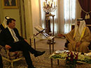 Le 3 avril 2013 - Manama, Bahreïn - Le ministre des Affaires étrangères John Baird rencontre Sa Majesté le roi Hamad bin Issa Al Khalifa de Bahreïn. Cette rencontre a été l’occasion de saluer les liens modestes mais importants qu’entretiennent les deux pays, notamment dans le domaine du commerce, ainsi que le rôle important que joue le Bahreïn en matière de sécurité régionale, particulièrement en ce qui concerne l’Iran. Le Canada est déterminé à appuyer les pays de la région dans les domaines de la démocratisation, de la bonne gouvernance et du respect des droits de la personne, dans la foulée du Printemps arabe.