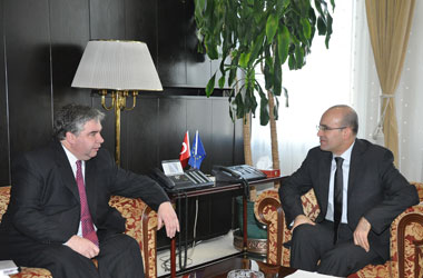 The Honourable Peter Van Loan, Minister of International Trade, meets with Mr. Mehmet Şimşek, Turkish Minister of Finance.