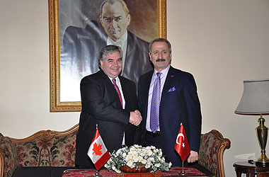 The Honourable Peter Van Loan, Minister of International Trade, meets with Mr. Zafer Çağlayan, Turkish State Minister for Foreign Trade. 