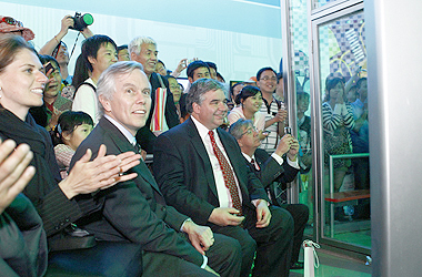 The Honourable Peter Van Loan, Minister of International Trade, with David Mulroney, Canada's Ambassador to China, enjoy the 