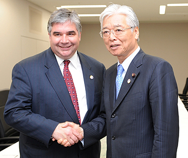 The Honourable Peter Van Loan, Minister of International Trade, meets with Masayuki Naoshima, Japan's Minister of Economy, Trade and Industry, at the APEC meeting of ministers responsible for trade, Sapporo, Japan. 