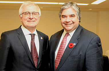Minister Van Loan meets with Tim Groser, New Zealand's Minister of Trade.     