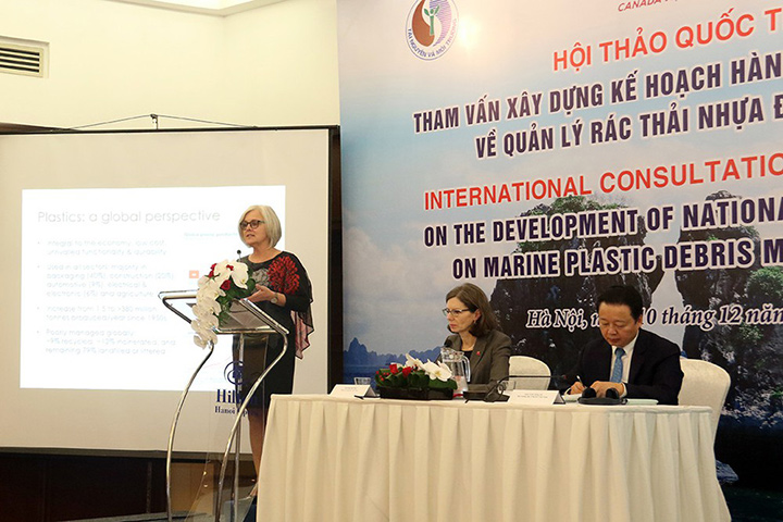 Première consultation internationale sur le plan d’action du Vietnam pour la gestion des débris plastiques en mer coorganisé par le Canada.