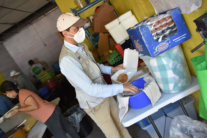 Political Counsellor Mateo Barney helps prepare the Canadian breakfast boxes.